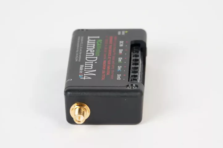 RC4 Wireless CRMX dimmer LumenDimM4, four channels Lumenradio based -antenna connector